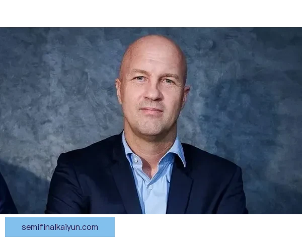 克鲁伊夫全攻全守理念引领现代足球战术变革，值得关注与学习